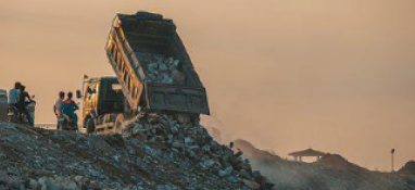 危險(xiǎn)廢物非法傾倒屢禁不止的背后是什么作祟？又該如何解決？